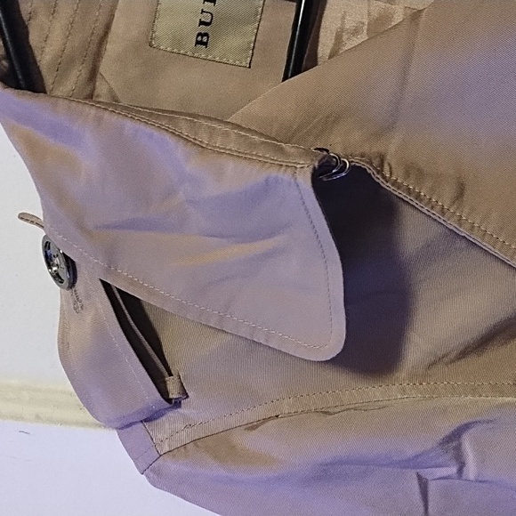 Burberry Trenchcoat - Picture 8 of 11